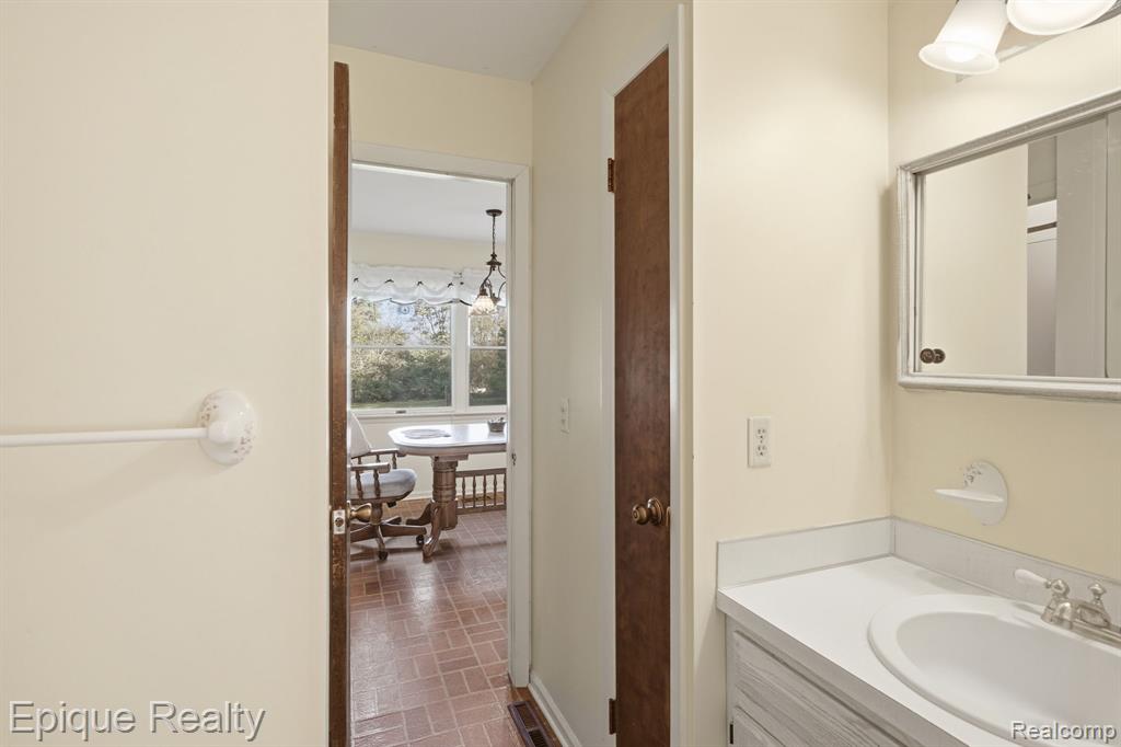 10208 Reid Road, Swartz Creek, MI 48473 — Photo 12