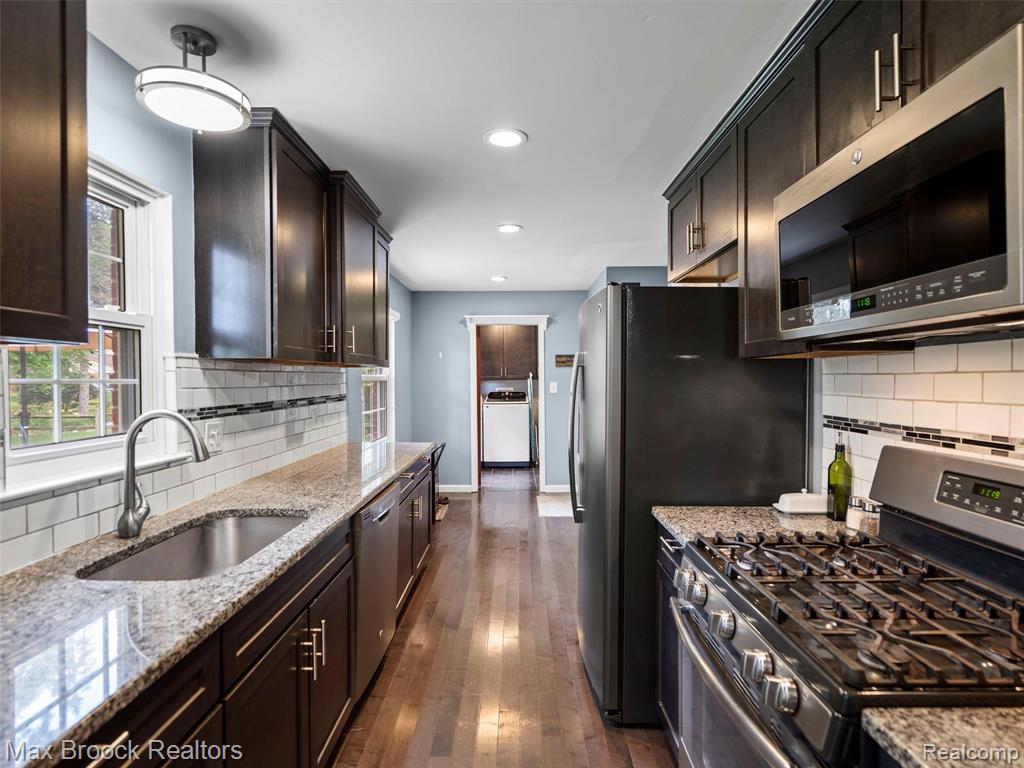 54241 Sunderland Drive, Shelby Twp, MI 48316 — Photo 12