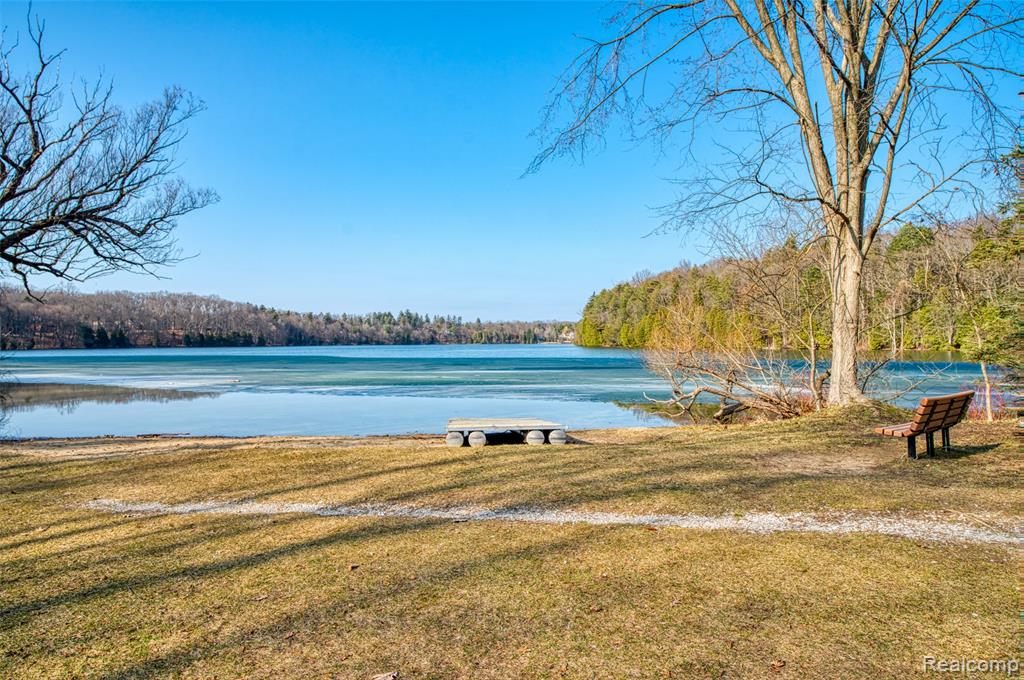 1243 Blue Heron Drive, Highland, MI — Photo 40