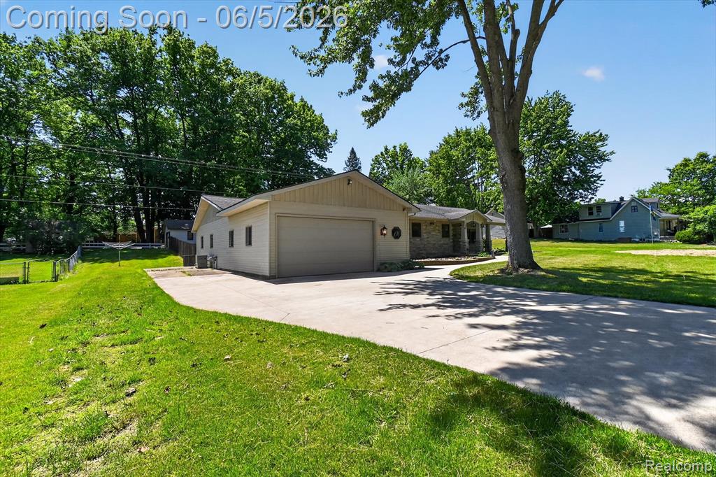 419 W Walnut Street, St. Charles, MI 48655 — Photo 3