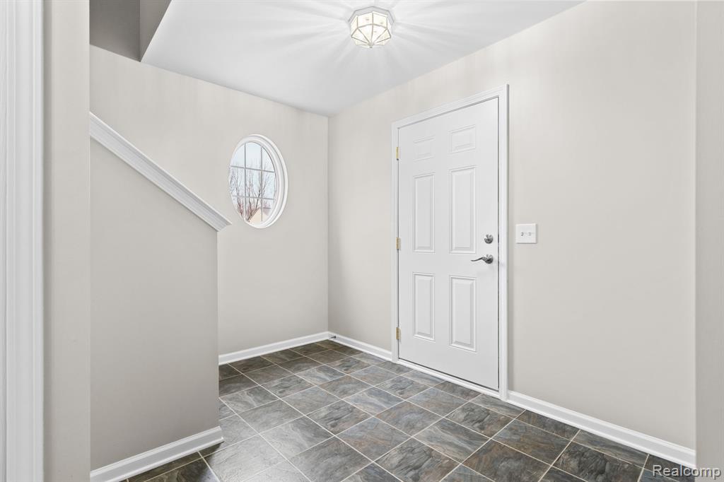 990 Waters Edge Lane, Fenton, MI 48430 — Photo 8