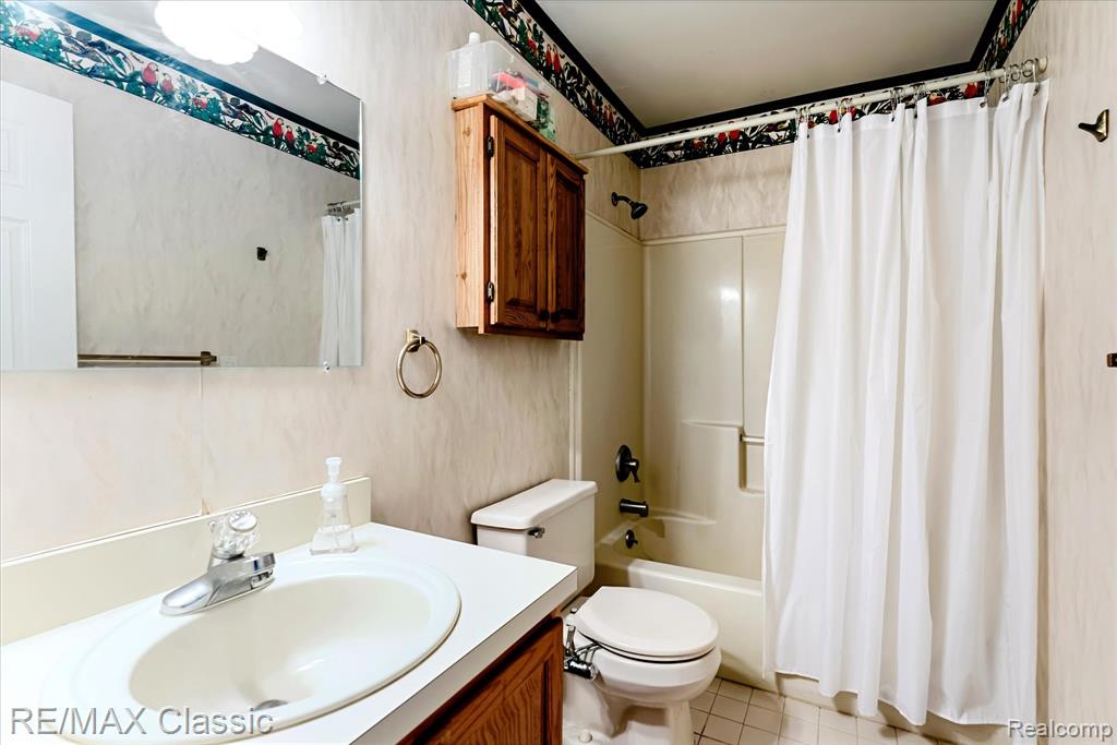 9039 Lake E Road, Clarkston, MI 48348 — Photo 33