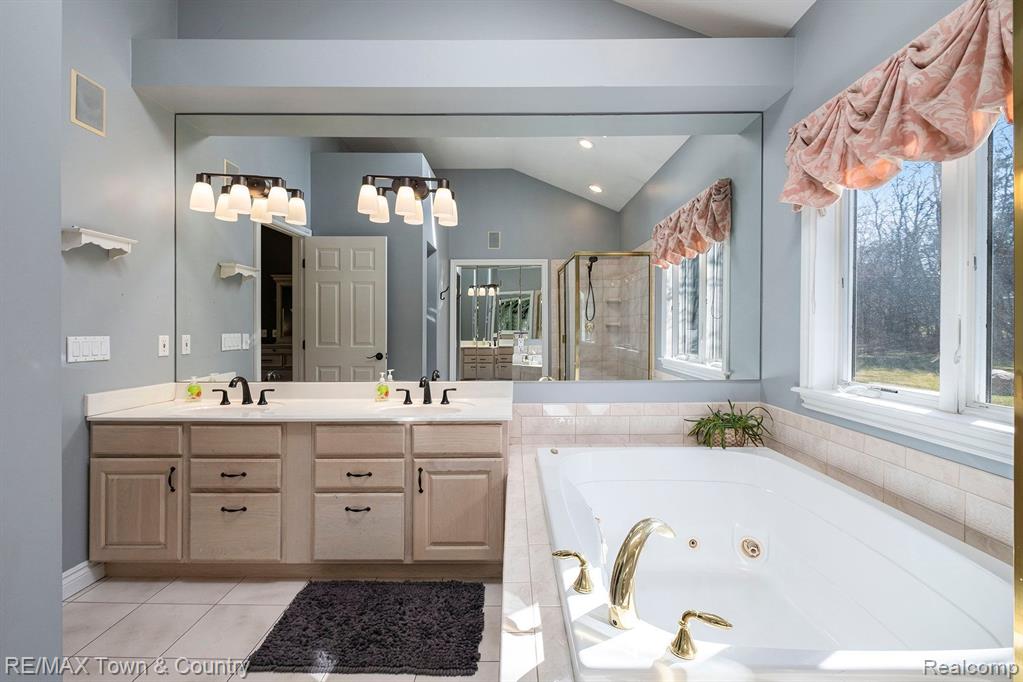440 RIVER WOODS Drive, Flushing, MI 48433 — Photo 20