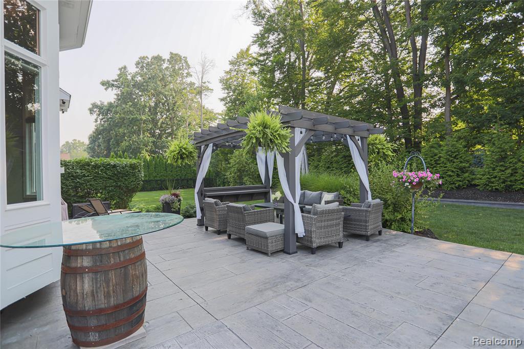 55761 Timbers Edge Drive, Shelby Twp, MI 48316 — Photo 8