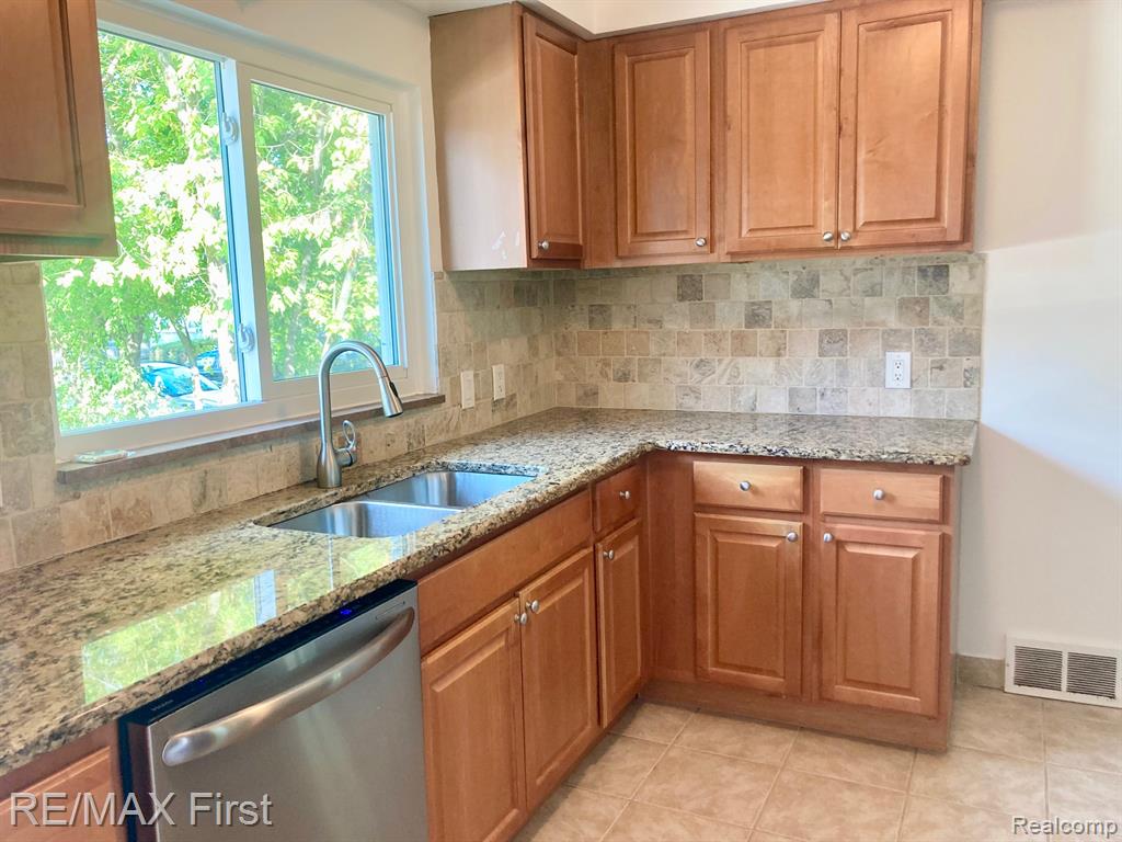 421 E Farnum Avenue, Royal Oak, MI 48067 — Photo 7