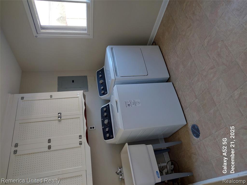 945 N Commerce Road, Commerce Twp, MI 48382 — Photo 33