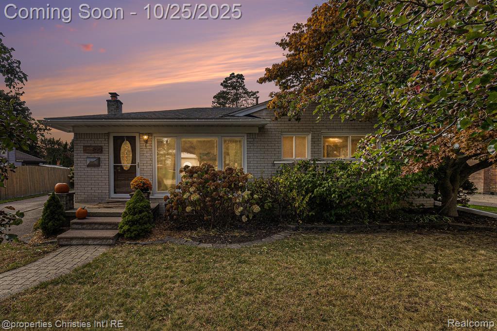 829 Duke, Milford, MI 48381 — front exterior