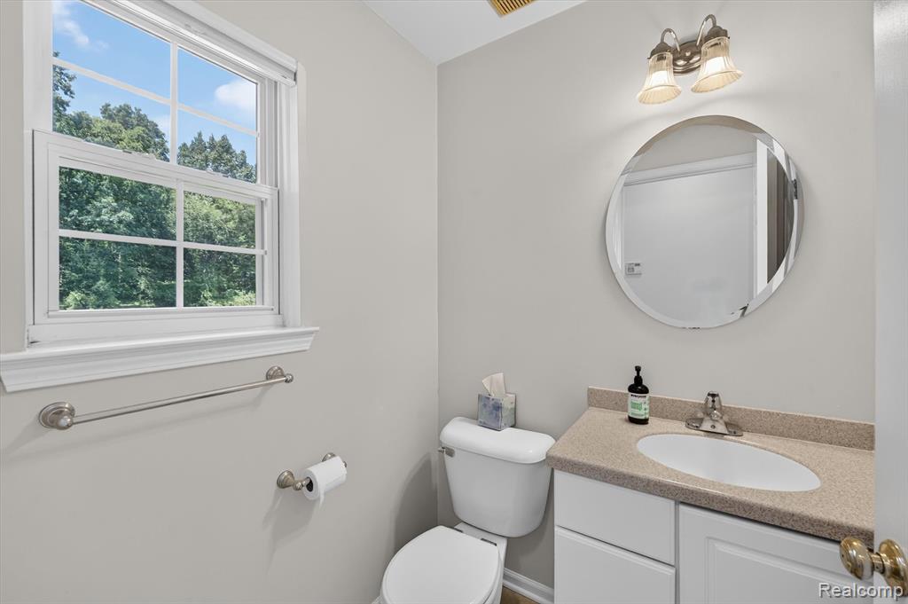 4895 Greenview Drive, Commerce Twp, MI 48382 — Photo 23