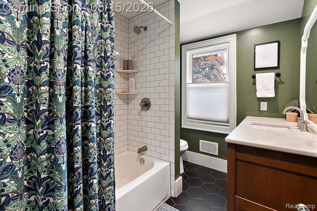 516 Woodcrest Drive, Royal Oak, MI 48067 — Photo 19
