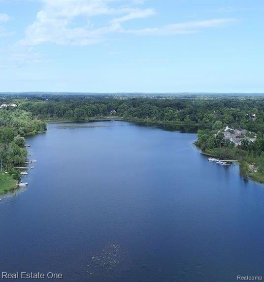 0000 Blue Jay Way, West Bloomfield, MI, 00000