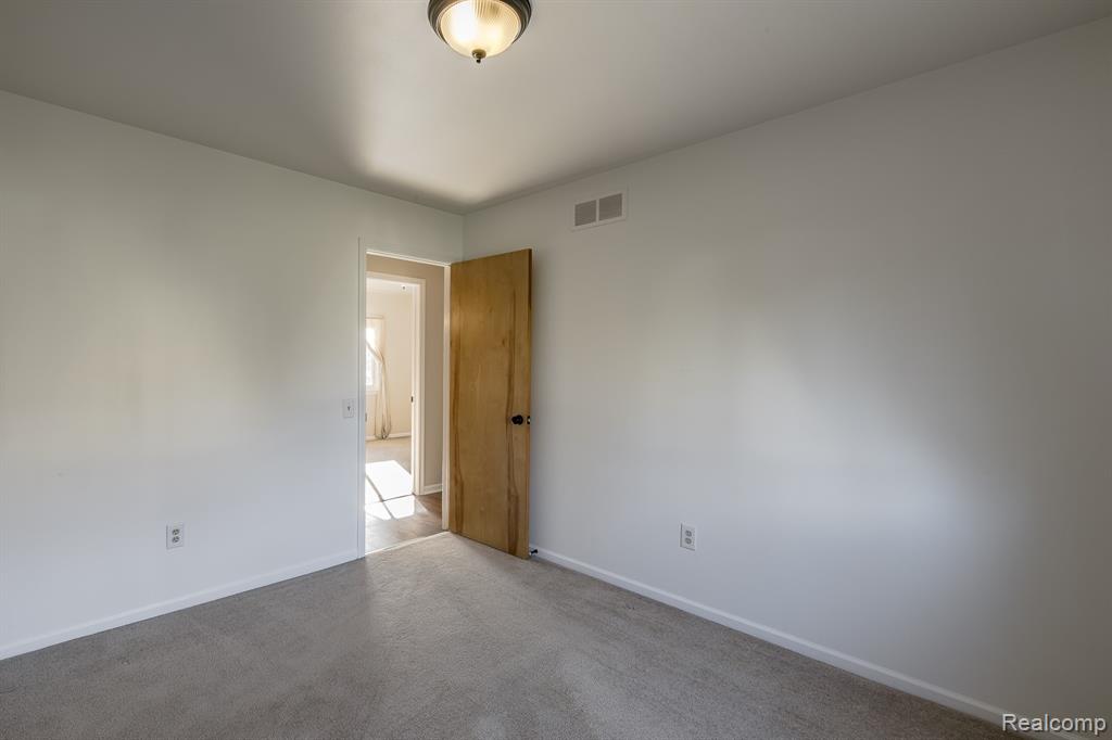 4771 Fiddle Avenue, Waterford, MI 48328 — Photo 20
