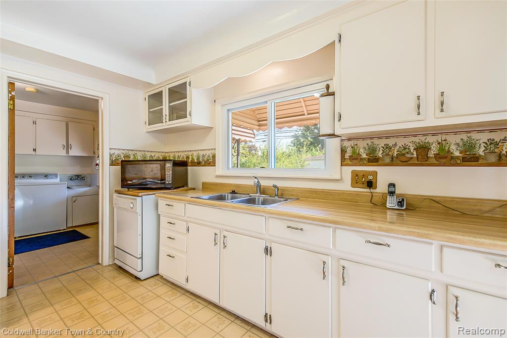 32297 Warren Road, Garden City, MI — Photo 18