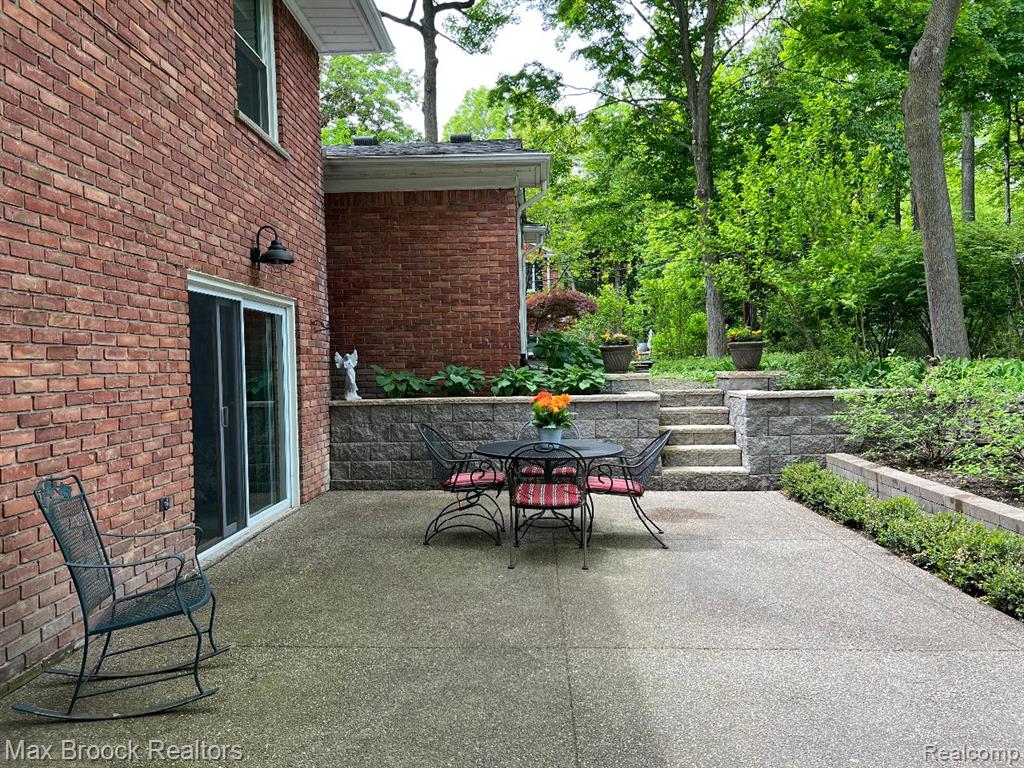 22724 King Richard Court, Beverly Hills, MI 48025 — Photo 31