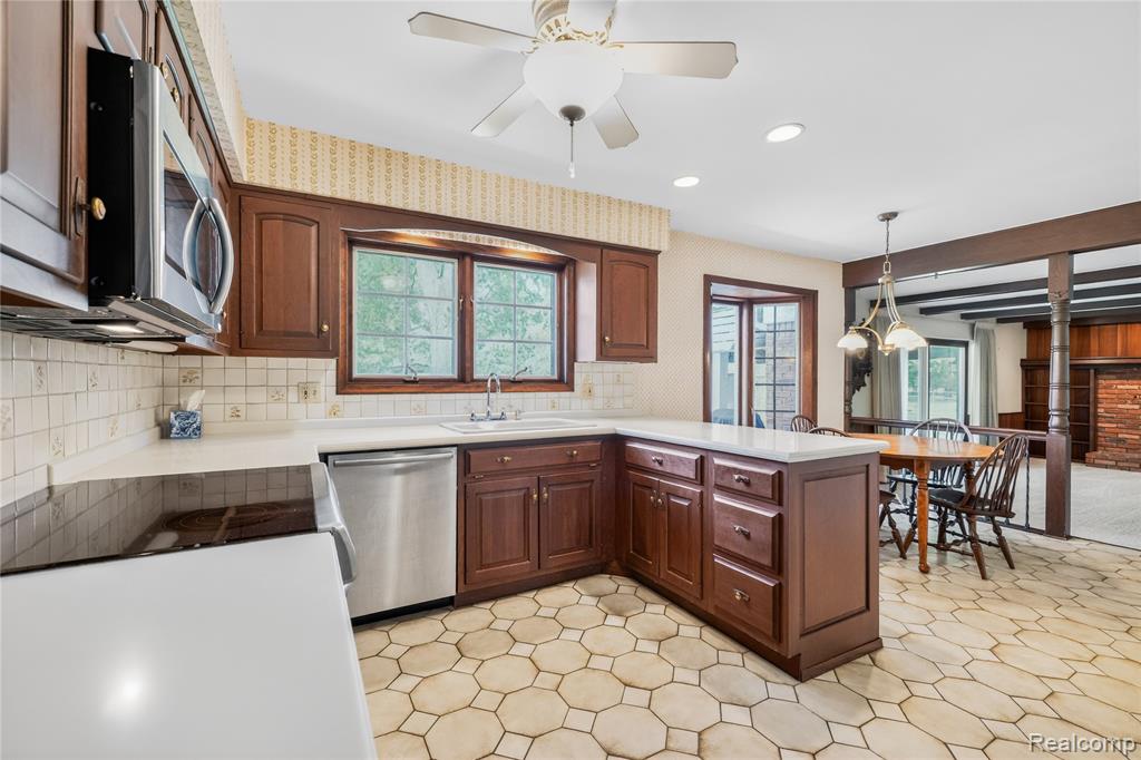 8236 Burning Bush Road, Grosse Ile, MI 48138 — Photo 10
