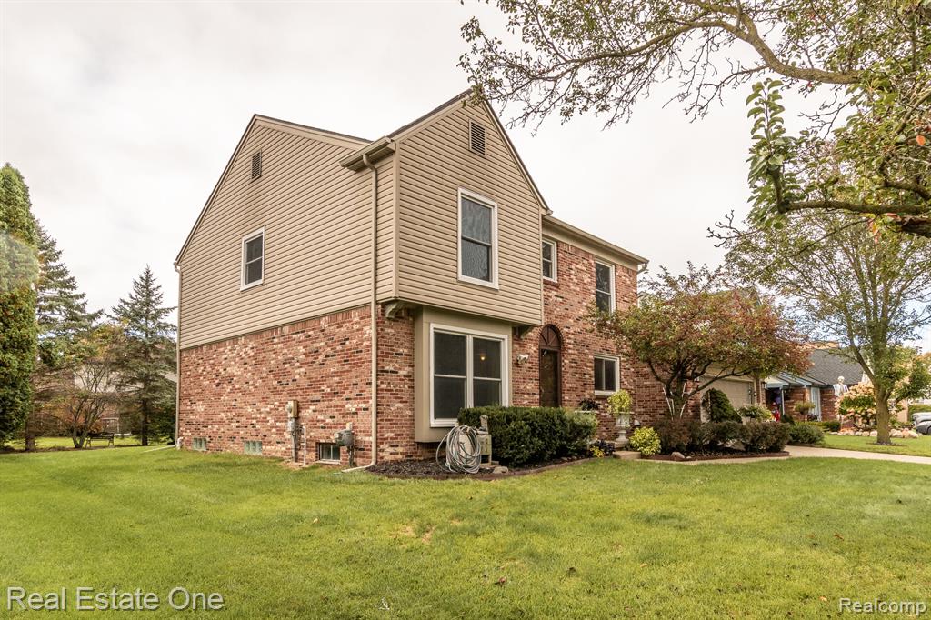 5201 CROWFOOT Drive, Troy, MI 48085 — Photo 3