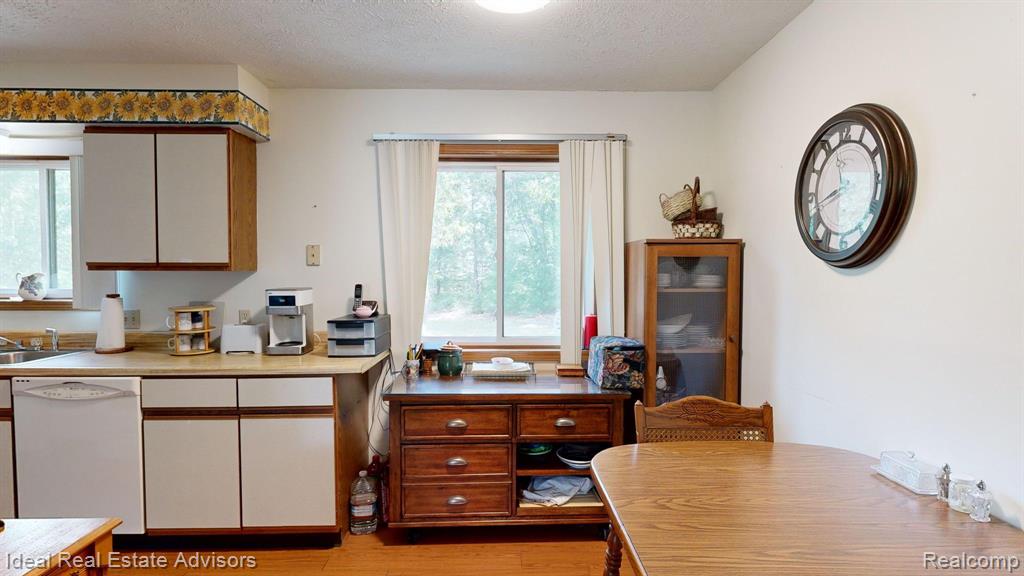 7215 TUSCARORA Circle, Indian River, MI 49749 — Photo 31
