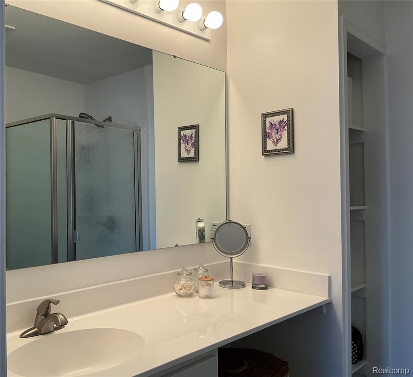 616 Perry Creek Drive, 11, Grand Blanc, MI 48439 — Photo 12
