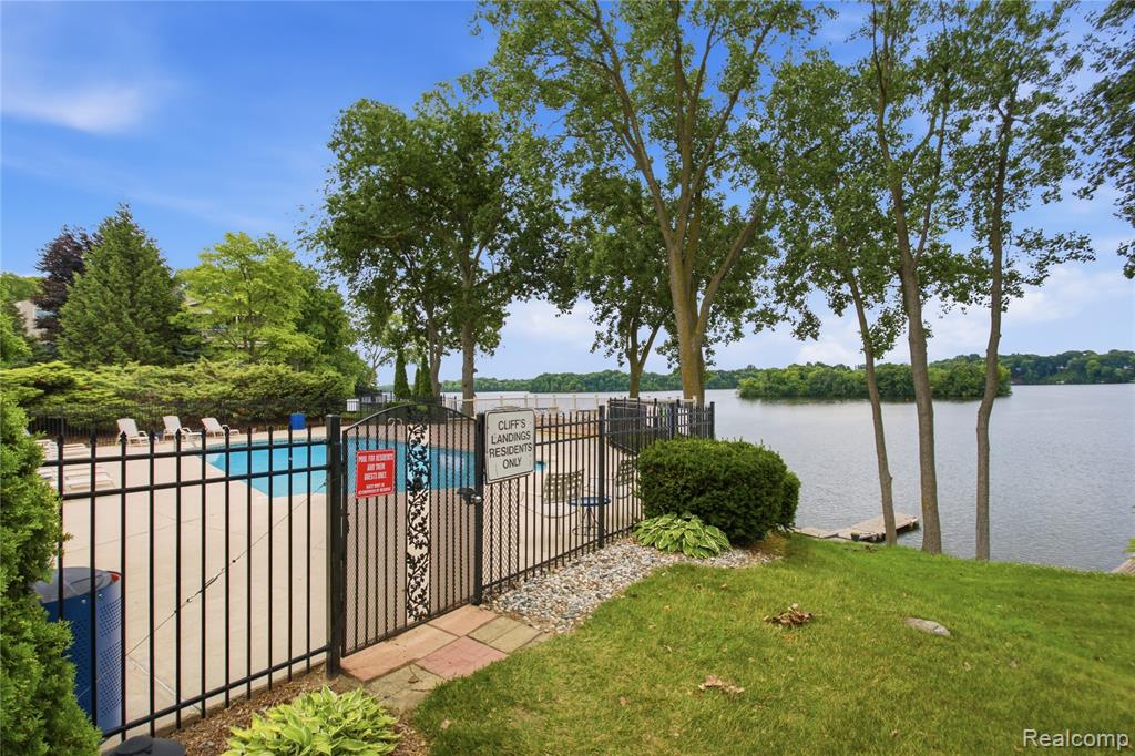 1695 Cliffs Landing, 302, Ypsilanti, MI 48198 — Photo 36
