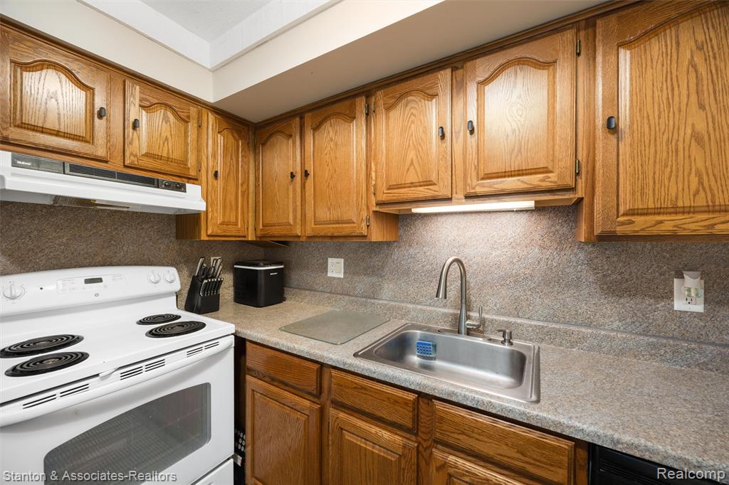 38718 Barnstable Lane, Clinton Twp, MI 48038 — Photo 6