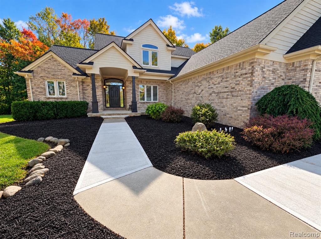 8149 Carpathian Drive, White Lake, MI