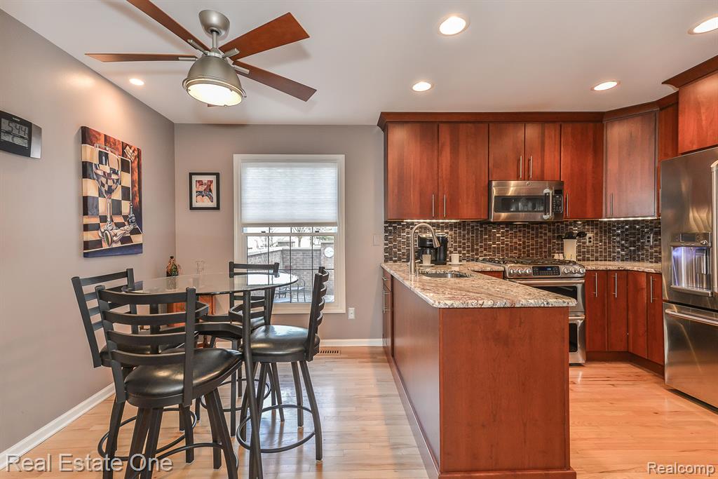 4490 GOLF VIEW Drive, Brighton, MI 48116 — Photo 28
