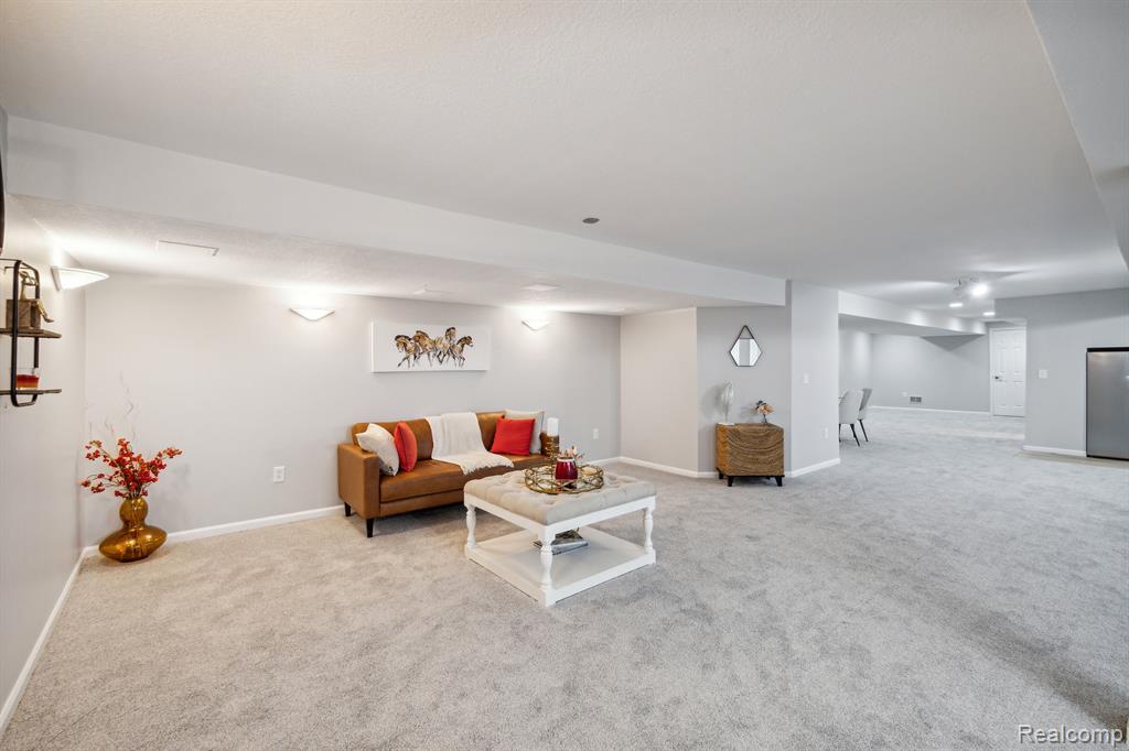 45516 VIOLET Lane, Novi, MI — Photo 48