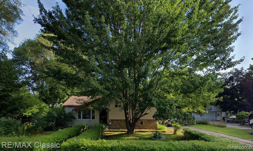 5610 S Aylesbury Drive, Waterford, MI 48327