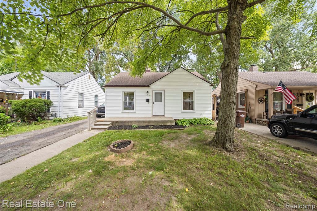 4521 COLUMBUS Street, Wayne, MI 48184 — Photo 2