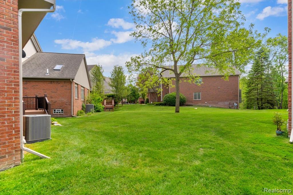 54745 Four Seasons Drive, Utica, MI 48316 — Photo 32