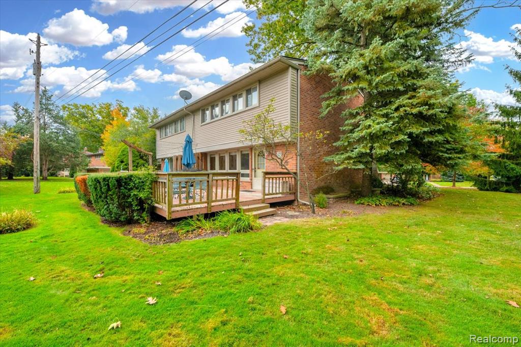 1076 Stratford Lane, Bloomfield Hills, MI 48304 — Photo 26