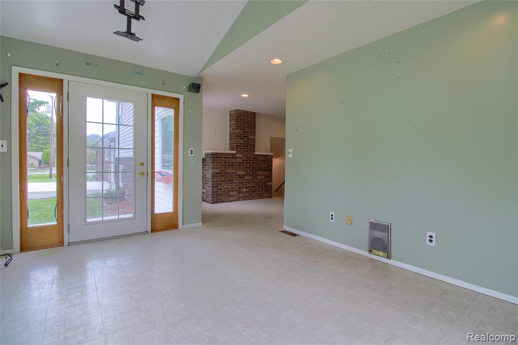 8695 Stout Avenue, Grosse Ile, MI 48138 — Photo 18