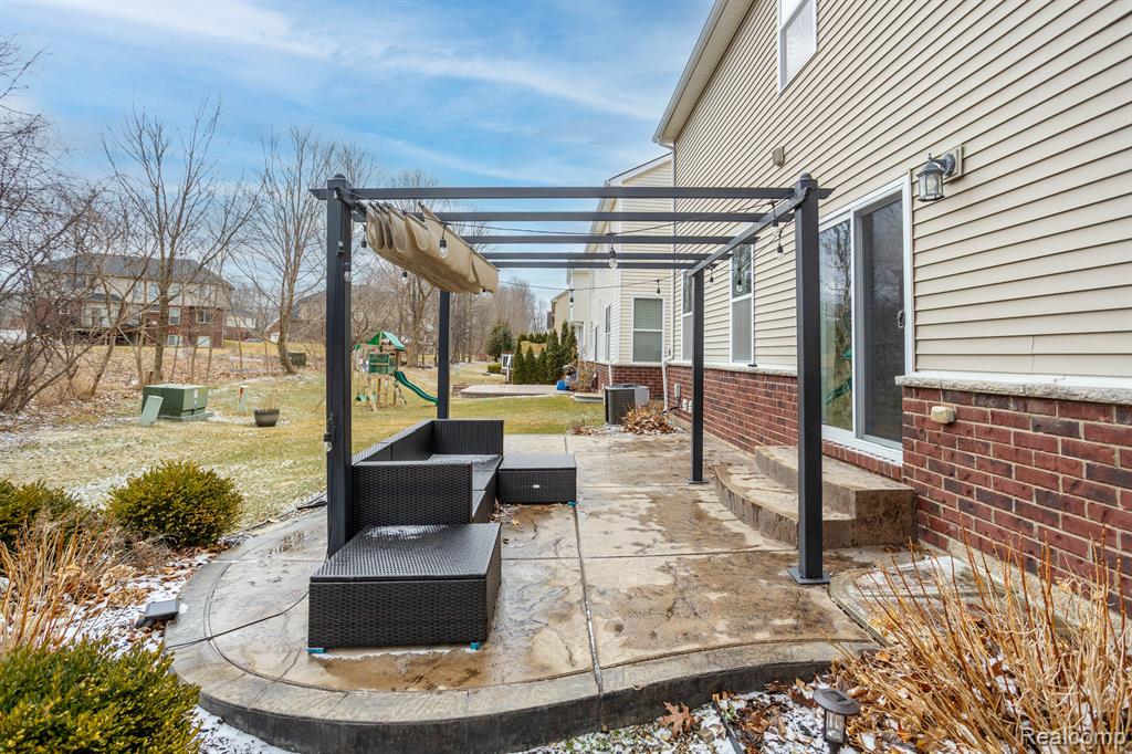 27086 MAXWELL, Novi, MI — Photo 32
