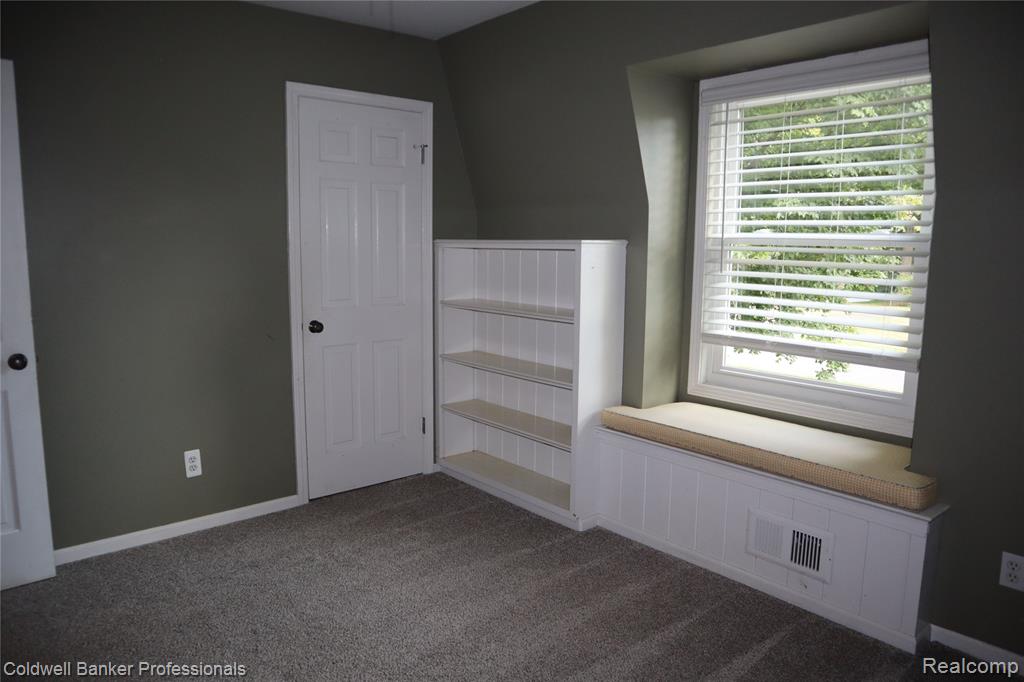 5435 S Sycamore Drive, Burton, MI 48509 — Photo 24