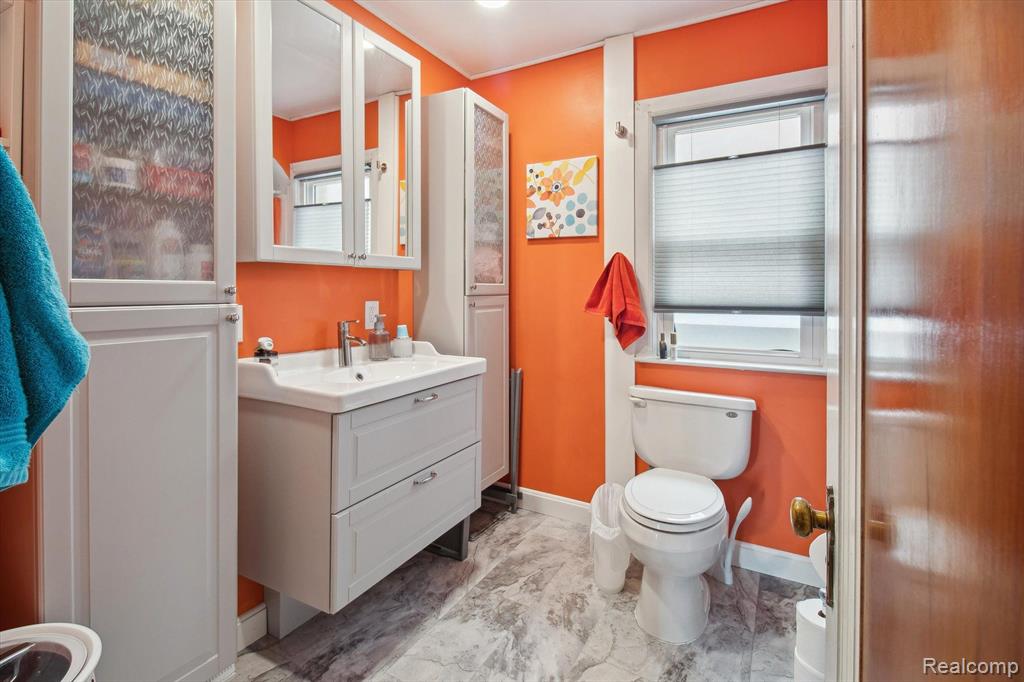 944 NEW YORK Avenue, Lincoln Park, MI 48146 — Photo 14
