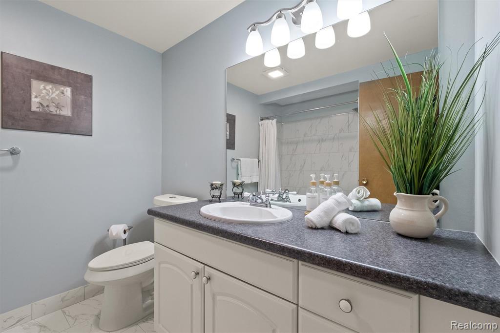 2366 Cumberland Drive, Troy, MI 48085 — Photo 27