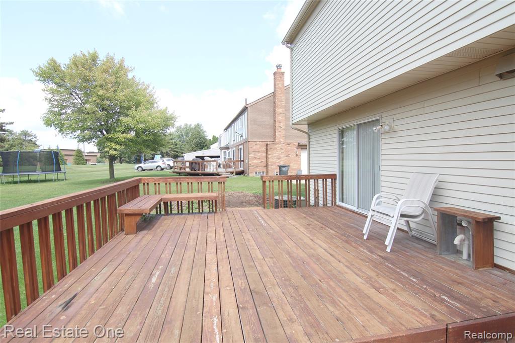 5590 GREENBRIAR Drive, West Bloomfield, MI — Photo 7