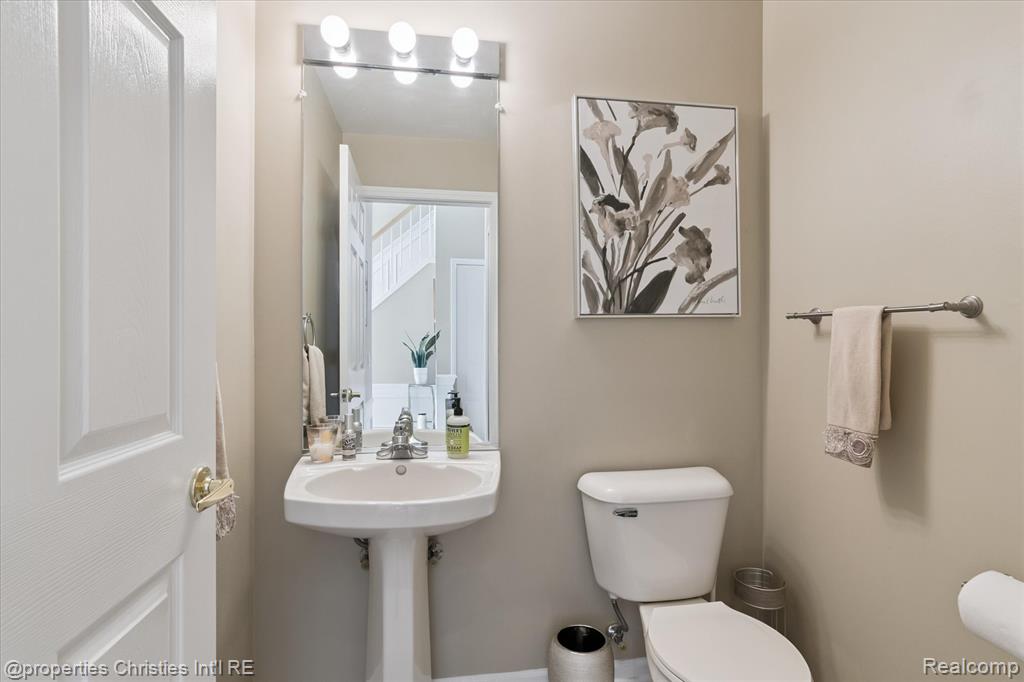 39510 Edgewater Drive, 100, Northville, MI 48168 — Photo 16