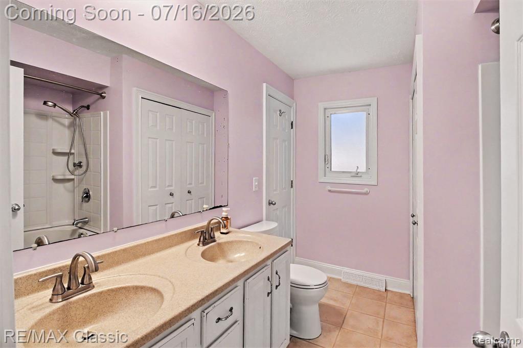 22900 Valerie Street, South Lyon, MI 48178 — Photo 9
