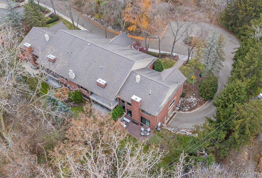 63 Barden Court, Bloomfield Hills, MI 48304 — Photo 32