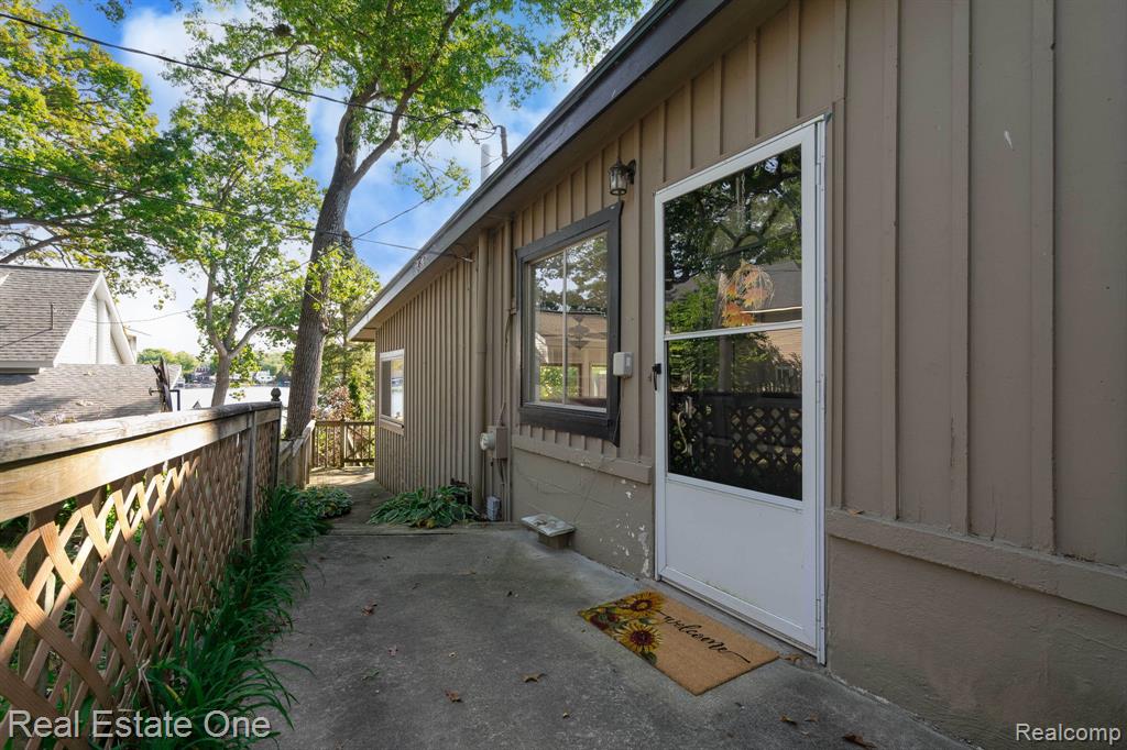 485 Bellevue Avenue, Lake Orion, MI 48362 — Photo 11