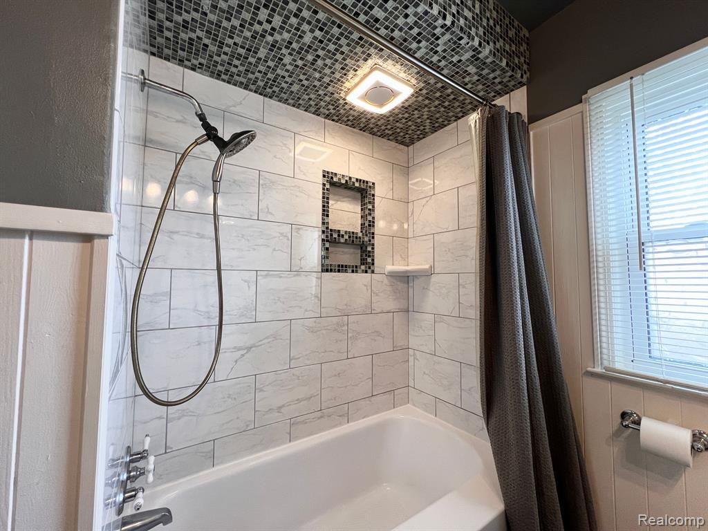 8488 HARDING, Center Line, MI 48015 — Photo 28