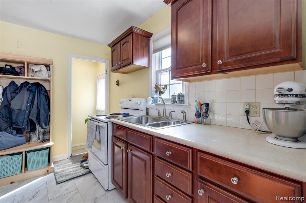500 N MAIN Street, Imlay City, MI 48444 — Photo 14