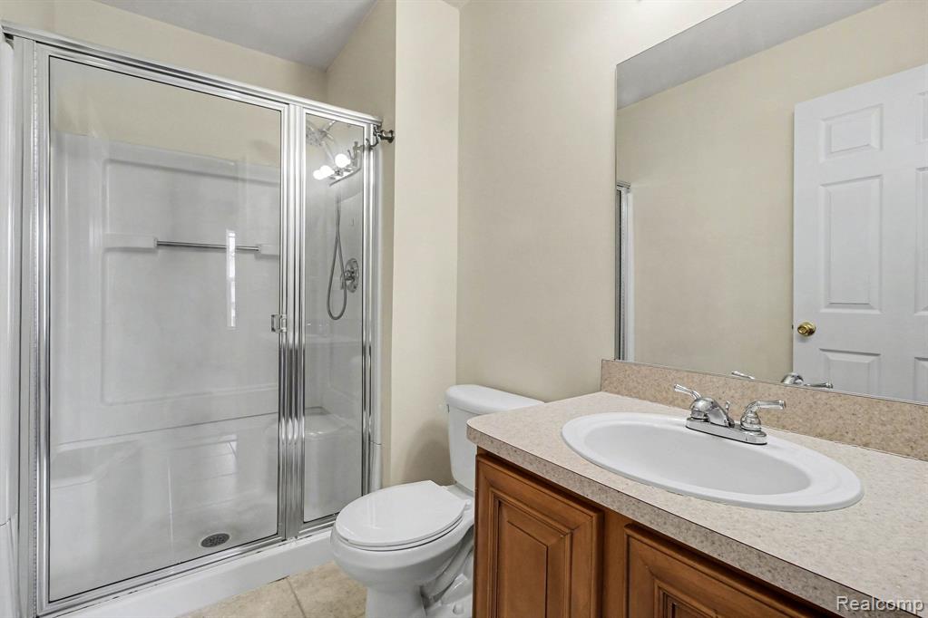 20006 Hidden Oaks Drive, Trenton, MI 48183 — Photo 11
