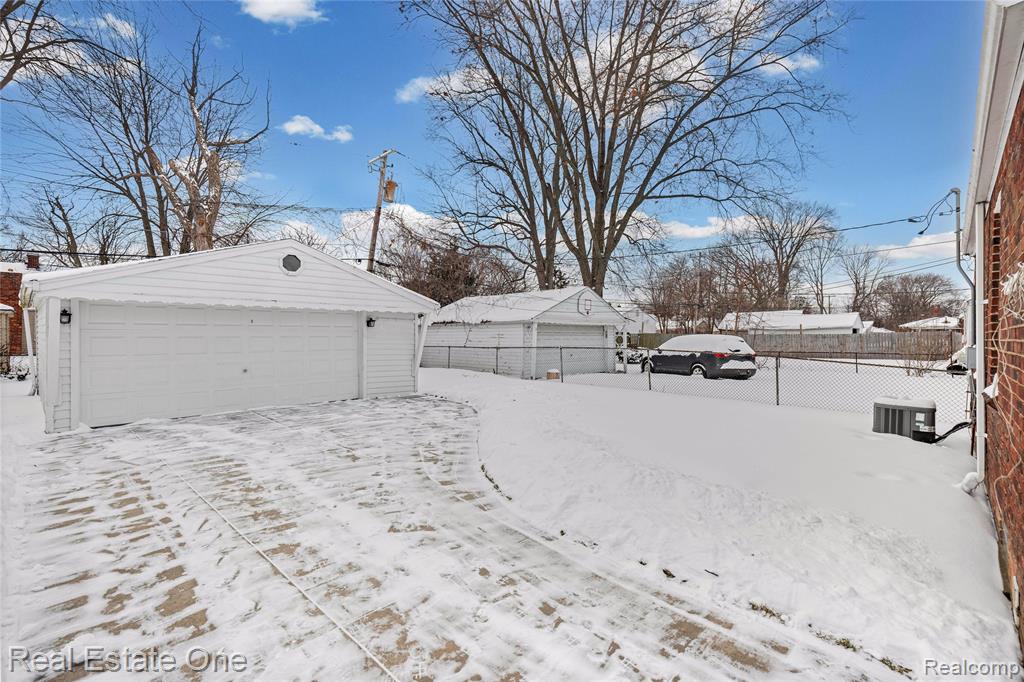 20688 Fleetwood Drive, Harper Woods, MI 48225 — Photo 35