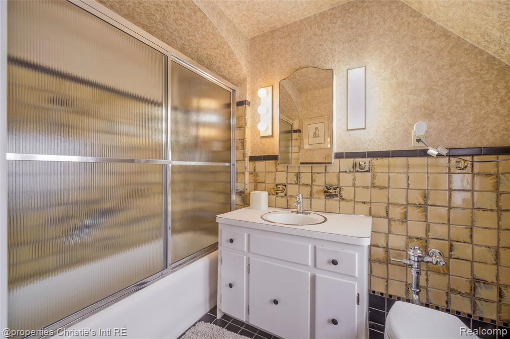 19511 Lowell Drive, Detroit, MI 48203 — Photo 24
