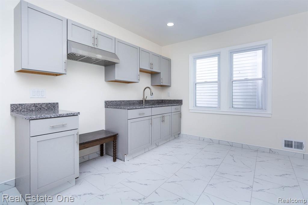 8704 Smart Street, Detroit, MI 48210 — Photo 9