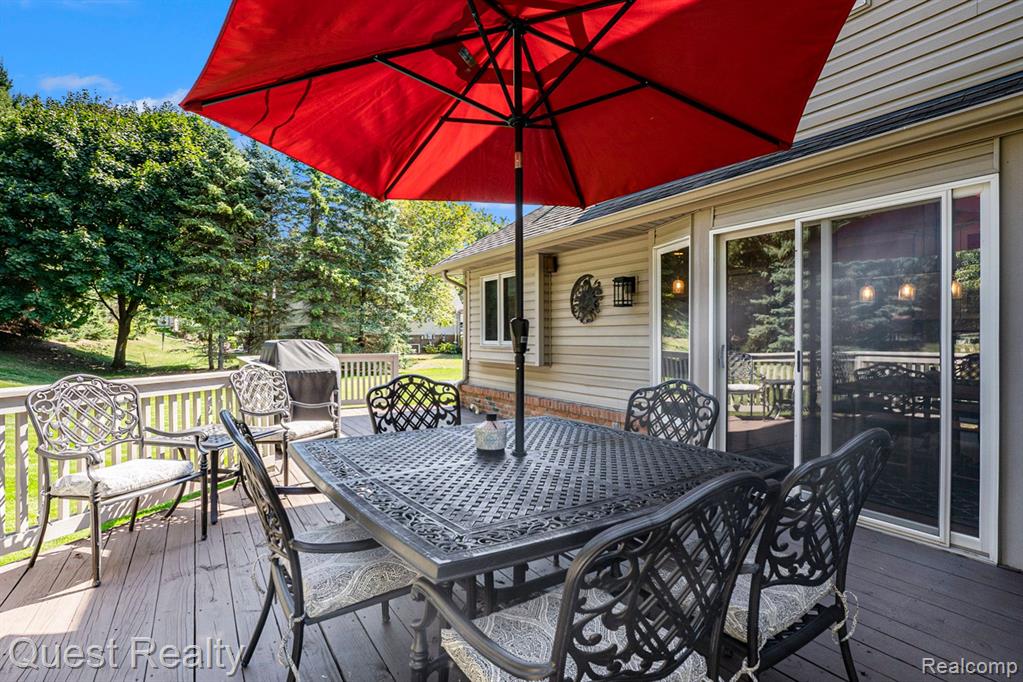 5780 GARNET Circle, Clarkston, MI 48348 — Photo 34