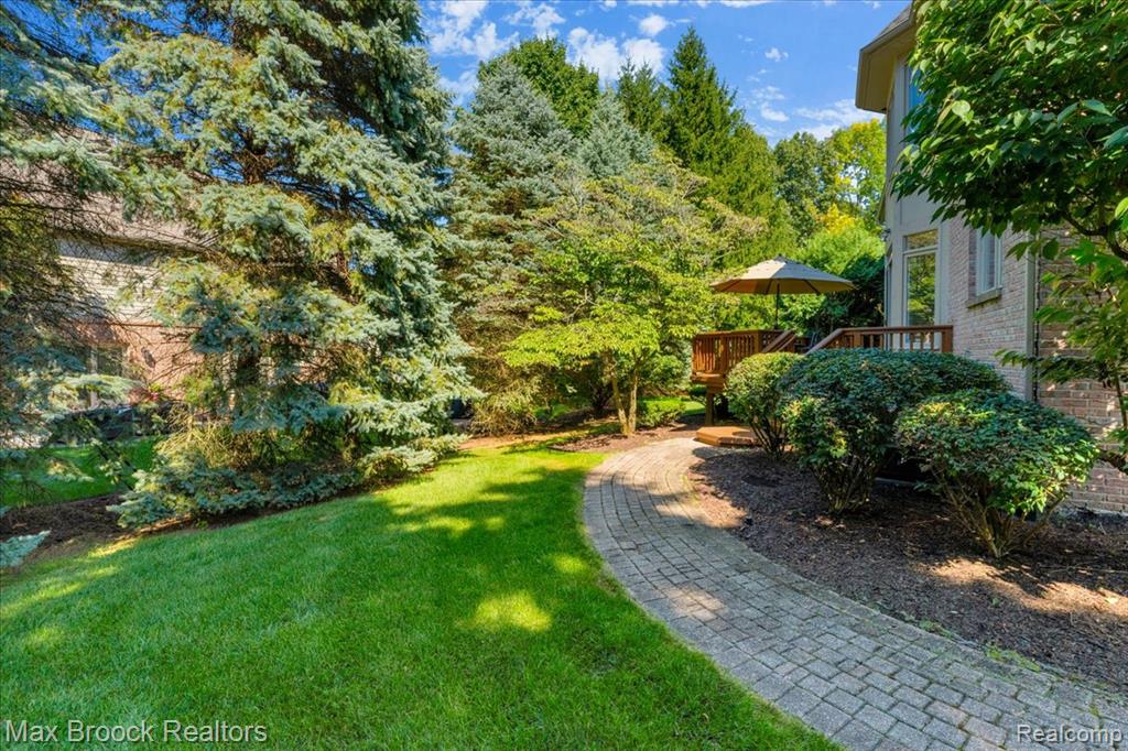 6324 Wildwood Lane, West Bloomfield, MI 48324 — Photo 42