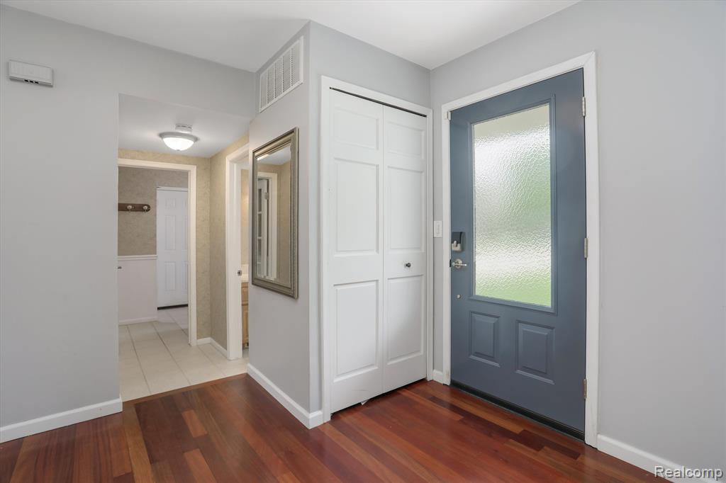 601 LAKE FOREST Road, Rochester Hills, MI 48309 — Photo 5