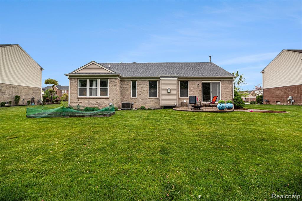 47291 FAIRLAWN Court, Canton, MI 48188 — Photo 35